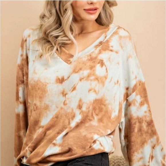 NWT TIE DYE V-NECK LONG SLEEVE TOP - Picture 2 of 4